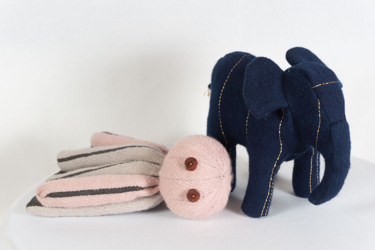 KUSCHELMONSTER, Textilskulpturen mit Charakter